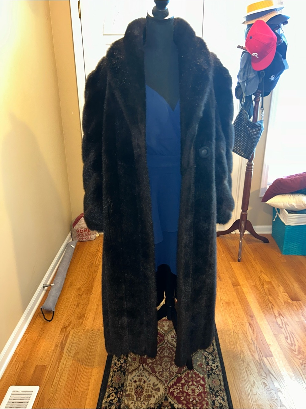 Long Black Fur Coat - Luxurious Full-Length Outerwear. Faux fur.